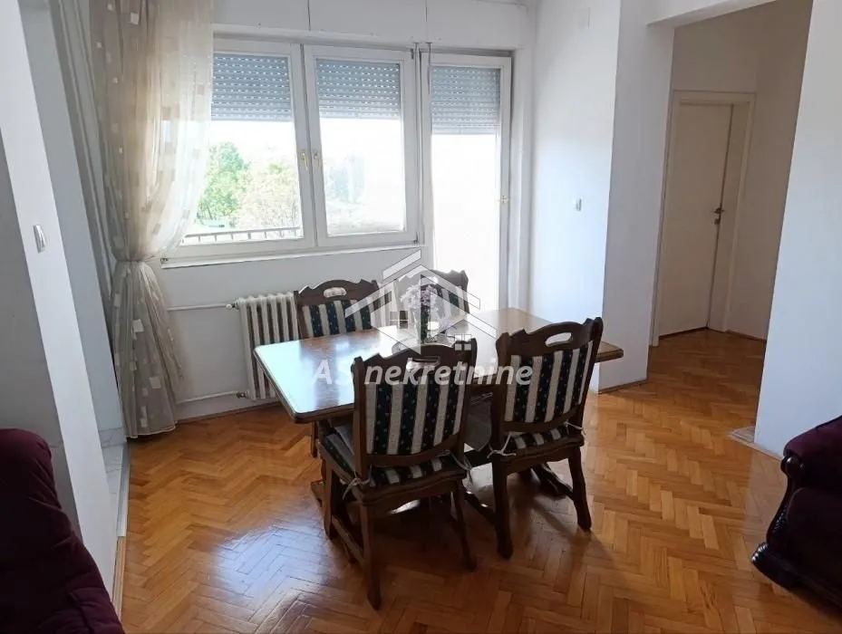 Izdavanje, trosoban stan, 80m², Savski Venac, Beograd