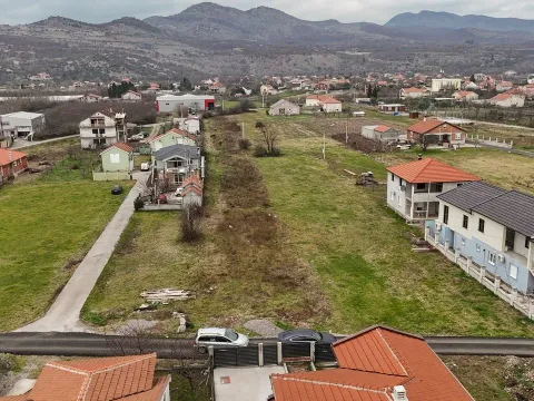 Prodaja, plac, 1200m², Kokoti, Podgorica