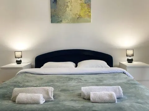 Izdavanje, trosoban stan, 90m², Budva, Crna Gora - image 3