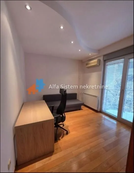 Rent, four bedroom apartment, 160m², Vračar Centar, Vračar Sve Podlokacije