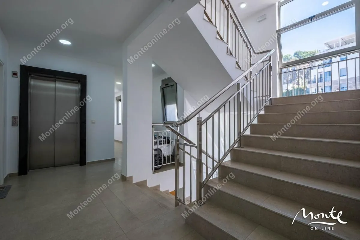 Prodaja, dvosoban stan, 87m², Tivat, Crna Gora