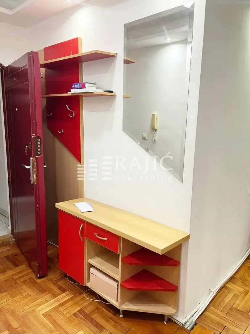 Rent, four bedroom apartment, 110m², Uciteljsko Naselje, Zvezdara Sve Podlokacije