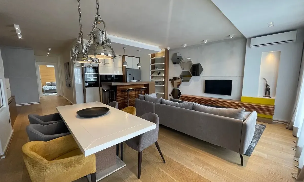 Izdavanje, trosoban stan, 100m², Crveni Krst, Beograd