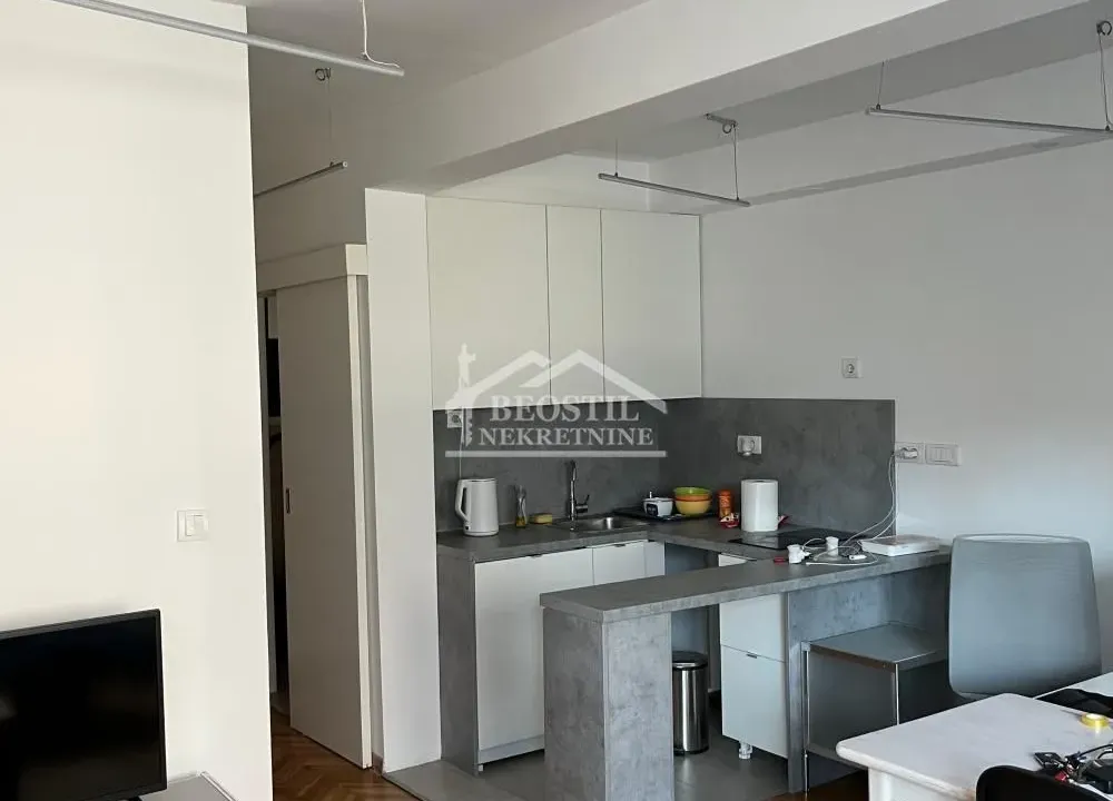 Prodaja, jednosoban stan, 34m², Kalenić Pijaca, Vračar Sve Podlokacije