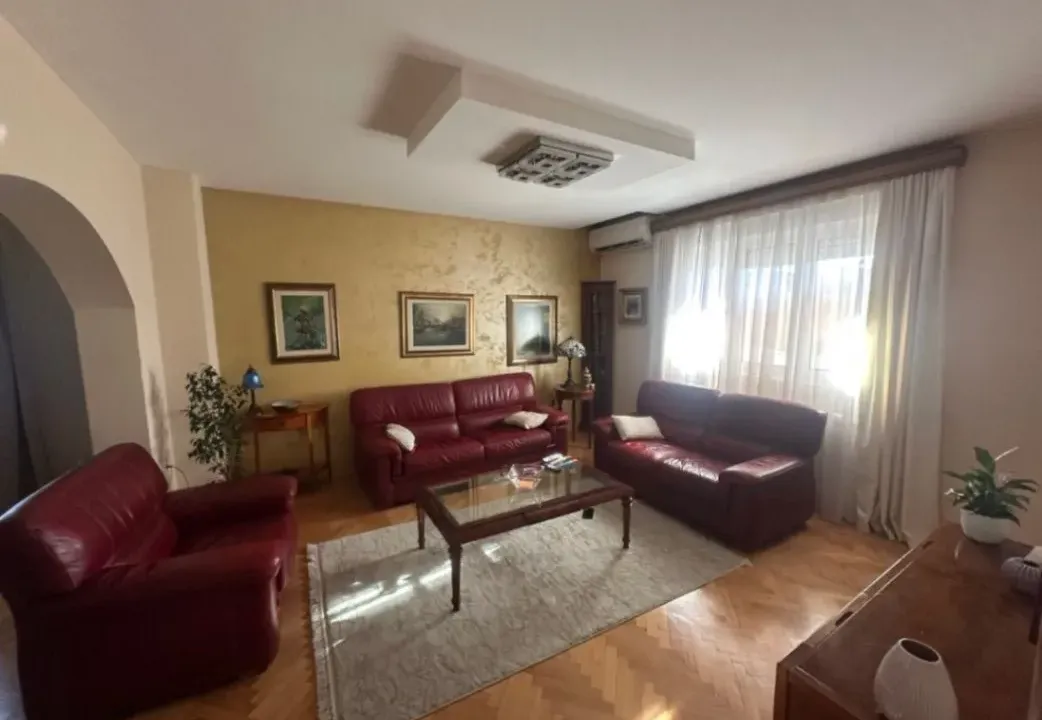 Izdavanje, kuća, 120m², Stari Aerodrom, Podgorica