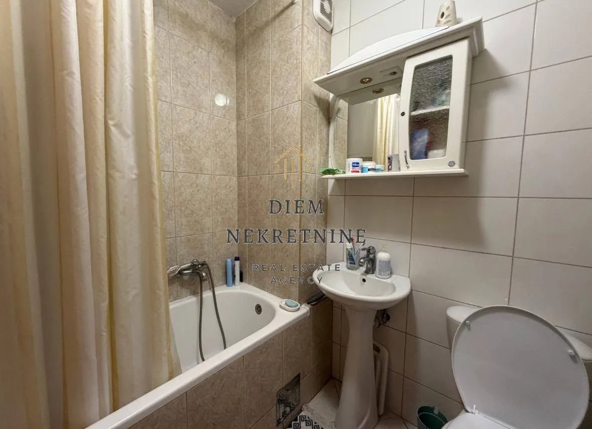 Rent, studio apartment, 27m², Centar, Bar