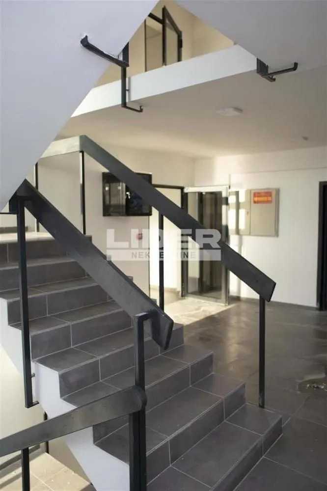 Rent, office space, 1450m², Karaburma, Palilula Sve Podlokacije