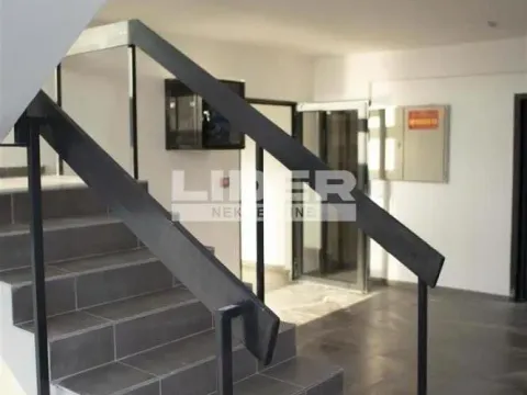 Rent, office space, 1450m², Karaburma, Palilula Sve Podlokacije - image 17