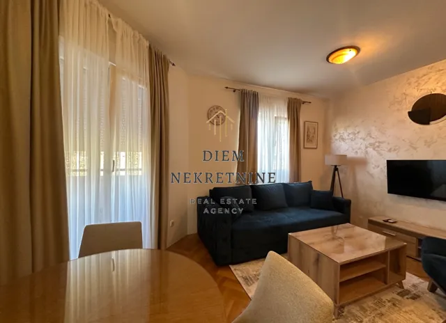 Izdavanje, jednosoban stan, 43m², Stari Aerodrom, Podgorica