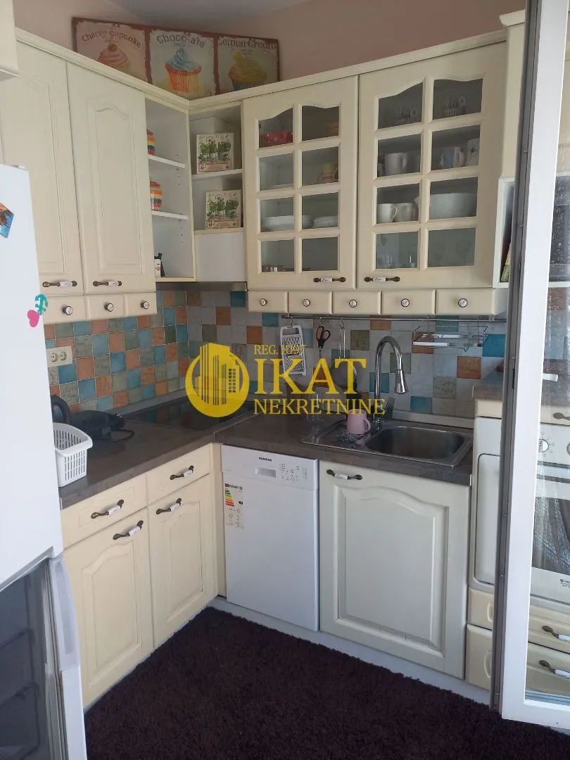 Izdavanje, trosoban stan, 100m², Lion, Zvezdara Sve Podlokacije
