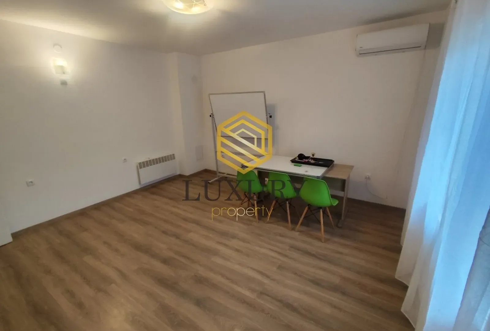 Izdavanje, dvosoban stan, 90m², Gorica C, Podgorica