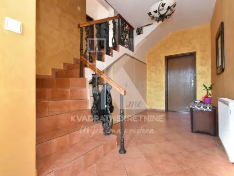 Izdavanje, kuća, 500m², Tološi, Podgorica - image 3