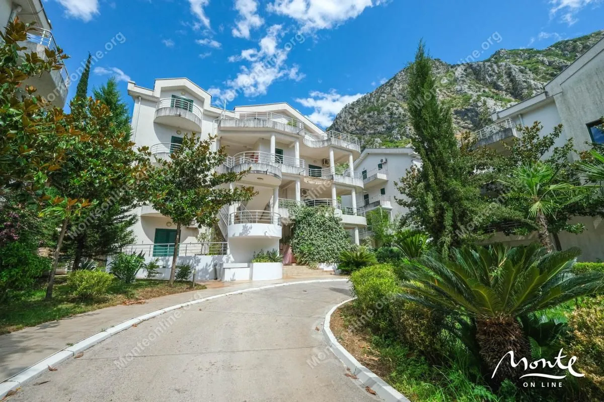 Prodaja, trosoban stan, 130m², Risan, Kotor