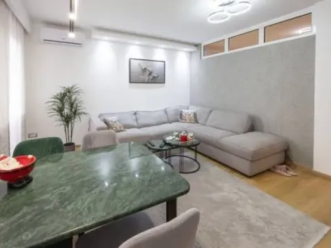 Stan in Južni Bulevar