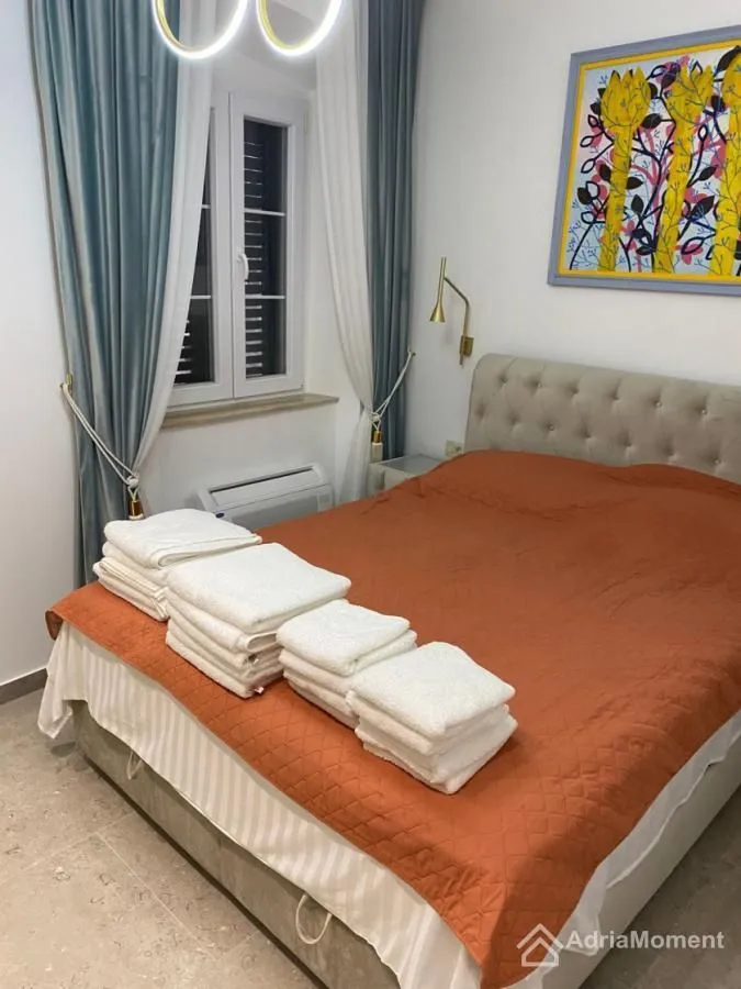 Prodaja, trosoban stan, 81m², Grad, Kotor