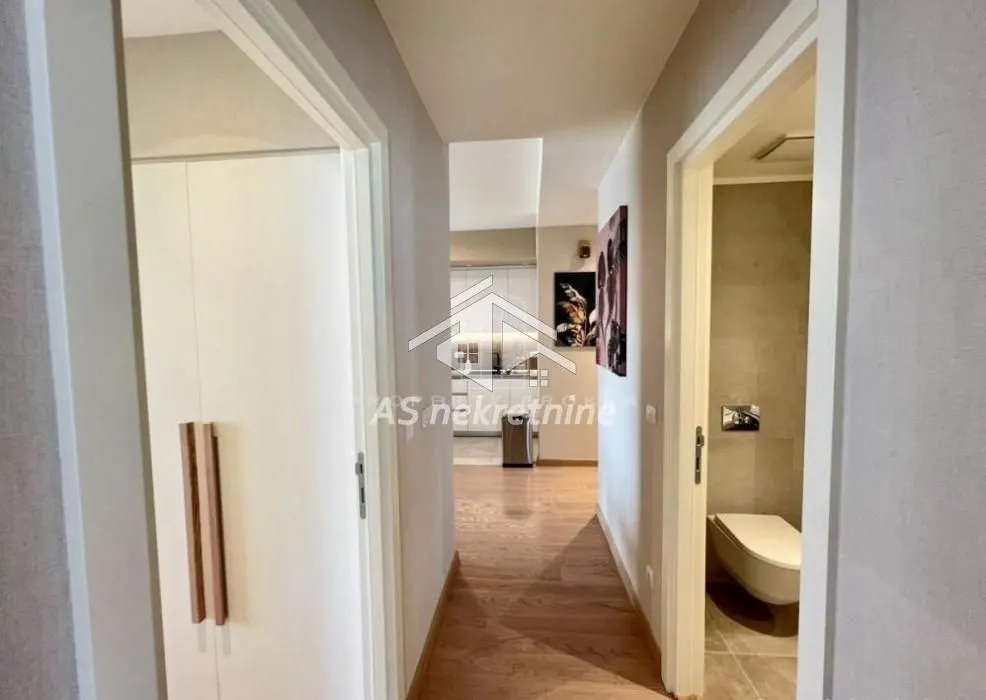 Izdavanje, trosoban stan, 83m², Savski Venac, Beograd