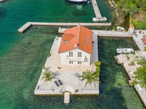 Sale, house, 165m², Ljuta, Kotor - image 17