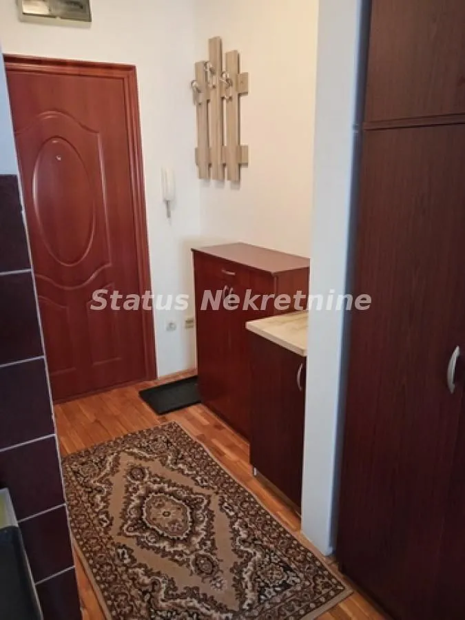 Izdavanje, garsonjera, 24m², Salajka, Novi Sad Sve Podlokacije