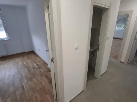 Izdavanje, trosoban stan, 75m², Petrovaradin, Novi Sad - image 12