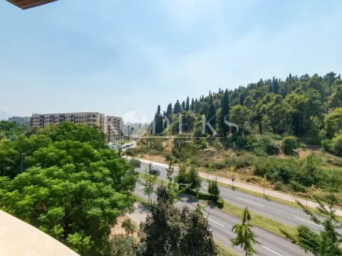 Izdavanje, dvosoban stan, 75m², Stara Varoš, Podgorica - image 32