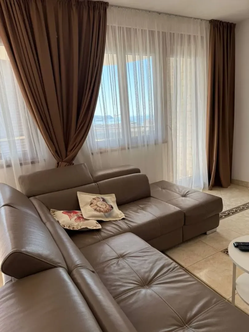 Rent, one bedroom apartment, 74m², Bečići, Budva