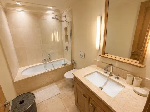 Izdavanje, dvosoban stan, 125m², Tivat, Crna Gora - image 11