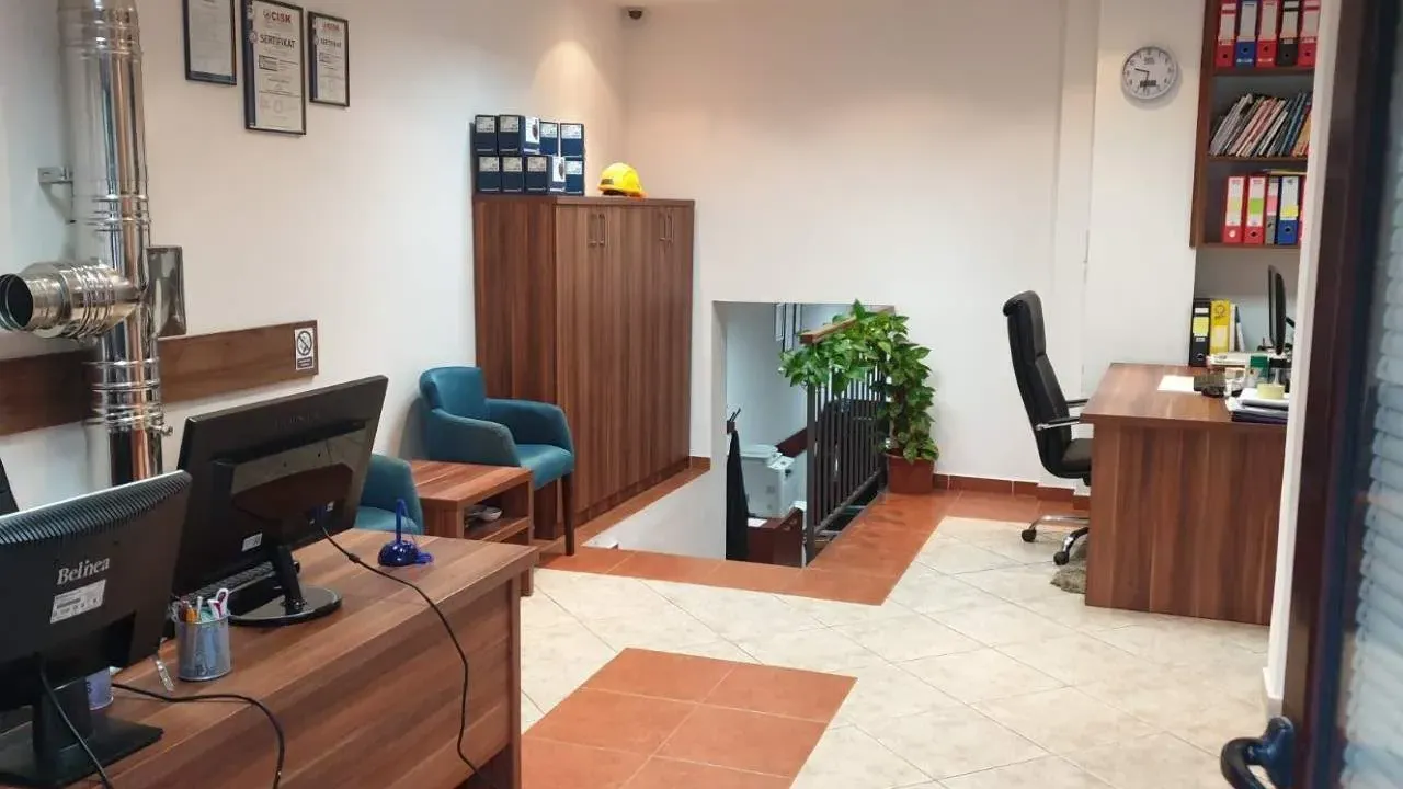 Izdavanje, poslovni prostor, 81m², Podgorica, Crna Gora