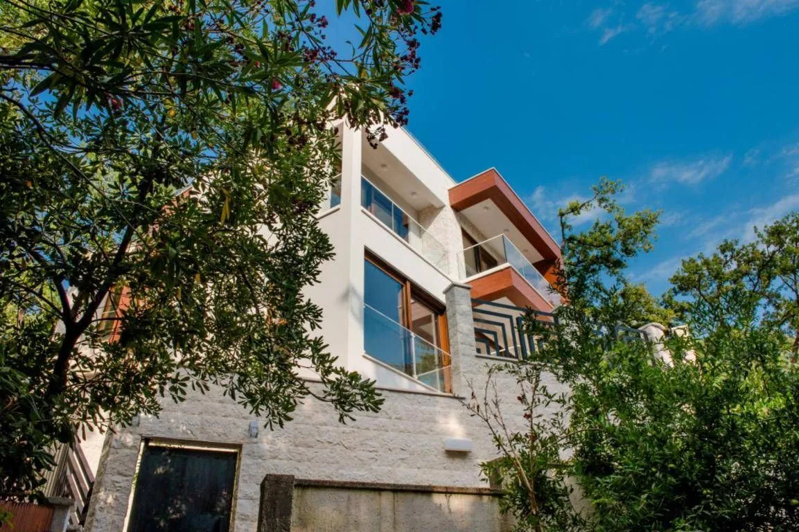 Sale, house, 285m², Perazića do, Budva