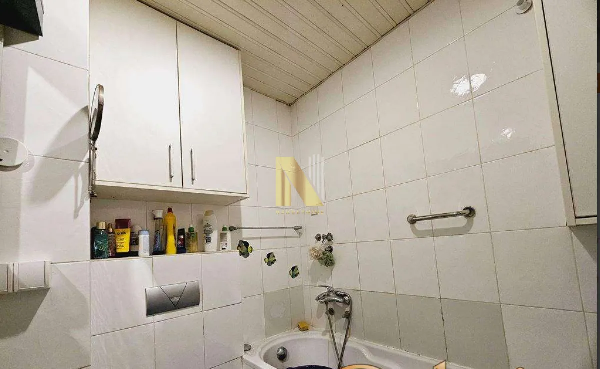 Prodaja, kuća, 180m², Lipov gaj, Novi Sad Sve Podlokacije
