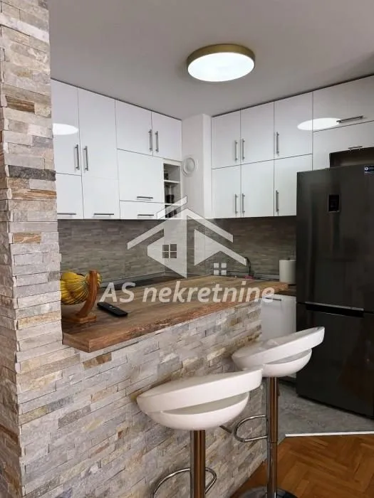 Izdavanje, trosoban stan, 53m², Voždovac Sve Podlokacije, Beograd