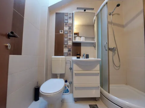 Izdavanje, dvosoban stan, 80m², Centar, Tivat - image 14