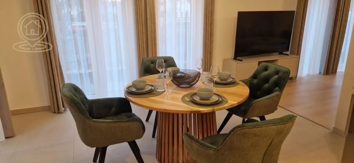 Izdavanje, trosoban stan, 135m², Stari Grad, Beograd