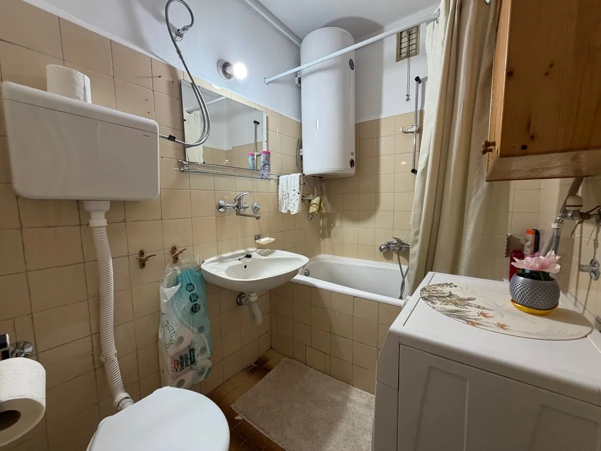 Izdavanje, dvosoban stan, 60m², Palilula Sve Podlokacije, Beograd