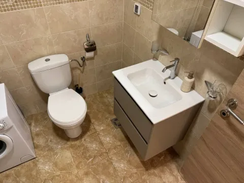 Daily-rent, studio apartment, 40m², Pržno, Budva - image 7
