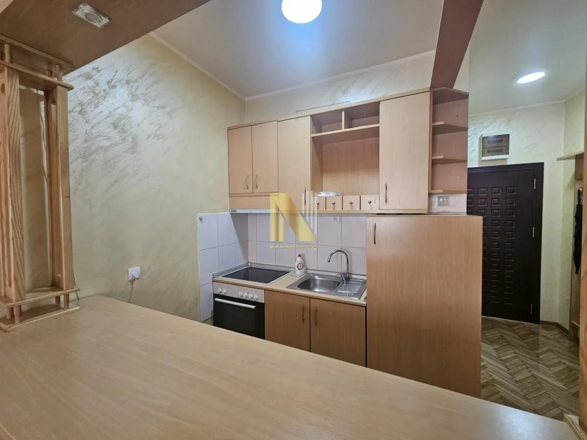Izdavanje, garsonjera, 30m², Centar, Novi Sad