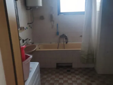 Izdavanje, kuća, 200m², Zagorič, Podgorica - image 4