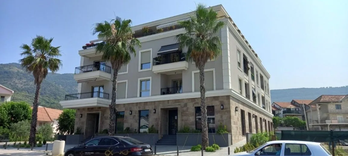 Izdavanje, dvosoban stan, 70m², Centar, Tivat