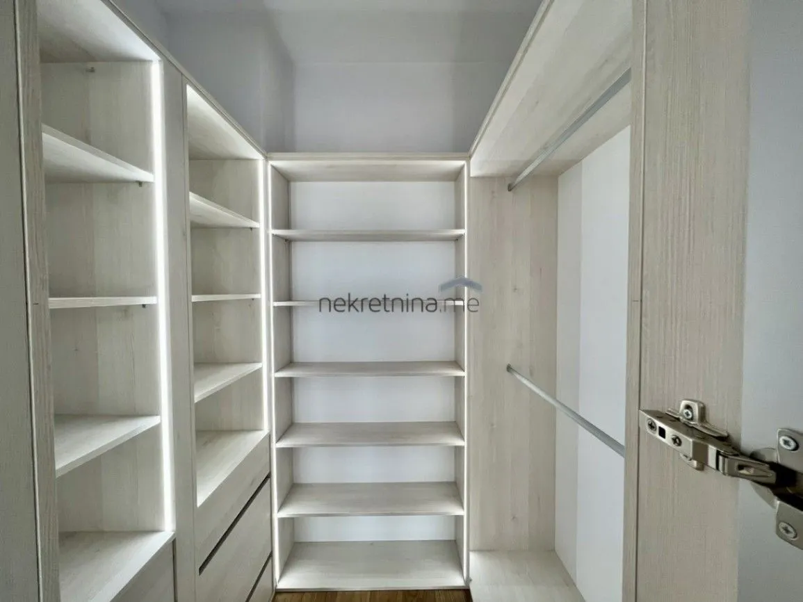 Prodaja, dvosoban stan, 86m², Centar, Podgorica