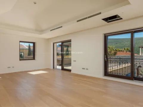 Prodaja, dvosoban stan, 199m², Herceg Novi, Crna Gora - image 6