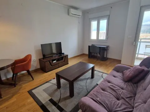 Izdavanje, jednosoban stan, 42m², Podgorica, Crna Gora