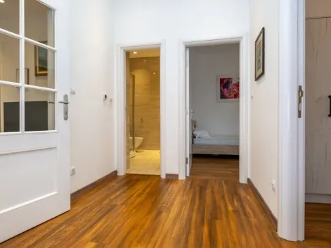 Izdavanje, trosoban stan, 118m², Preko Morače, Podgorica - image 7