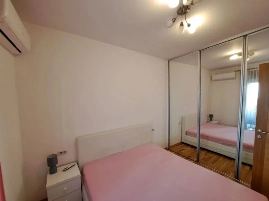 Rent, one bedroom apartment, 45m², Blok 6, Podgorica