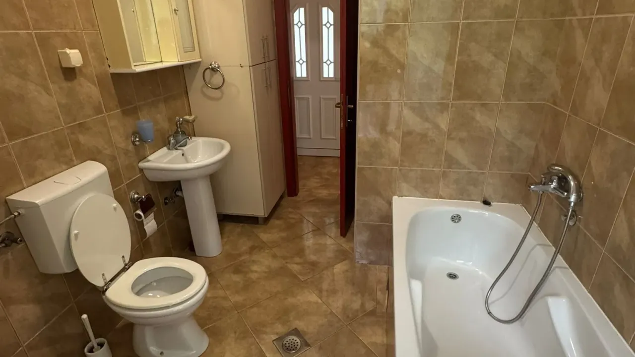 Izdavanje, jednosoban stan, 55m², Dobrota, Kotor