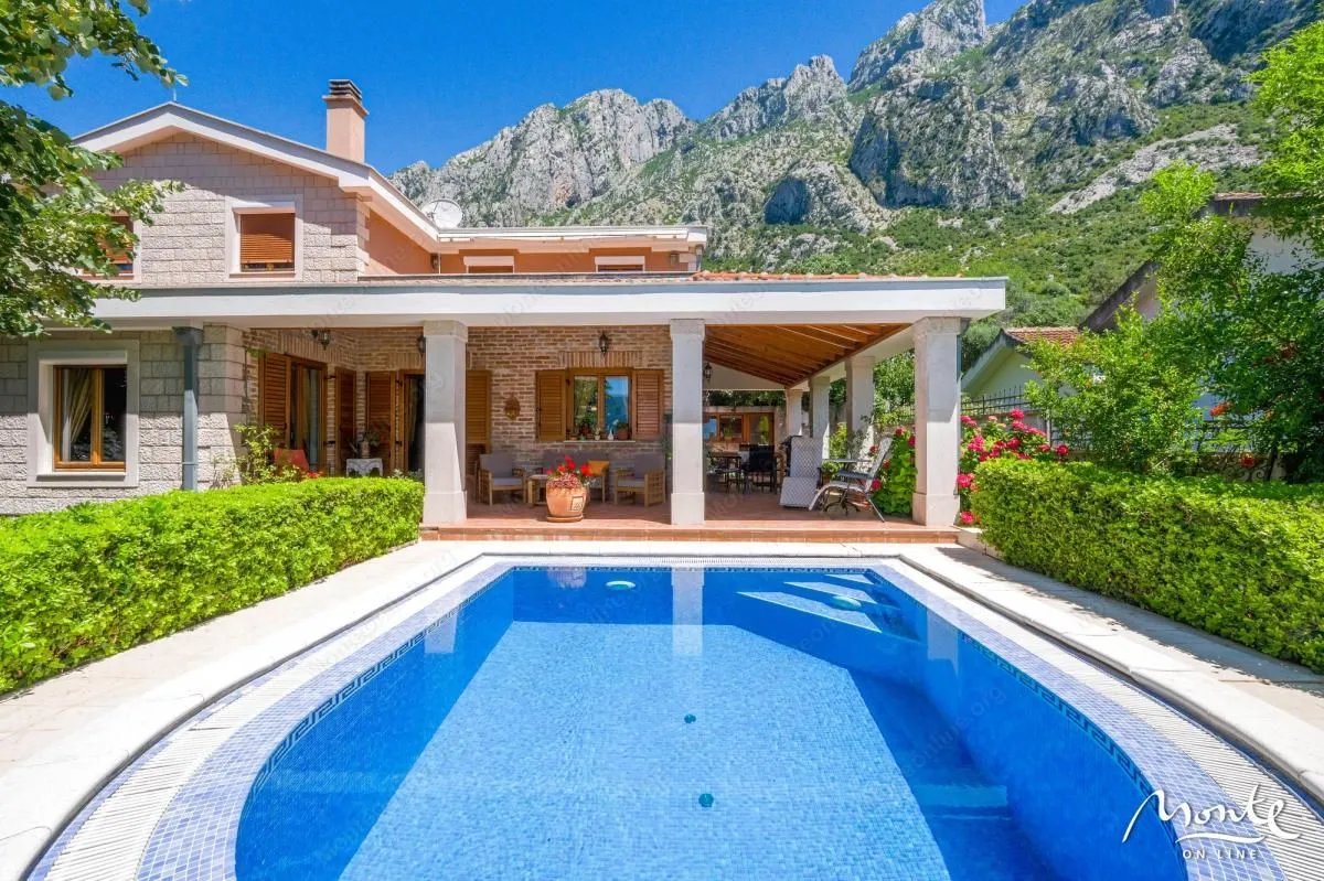 Prodaja, kuća, 305m², Orahovac, Kotor