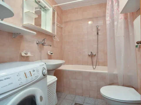 Rent, three bedroom apartment, 130m², Budva, Crna Gora - image 14