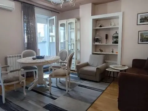 Izdavanje, trosoban stan, 95m², Đeram Pijaca, Beograd