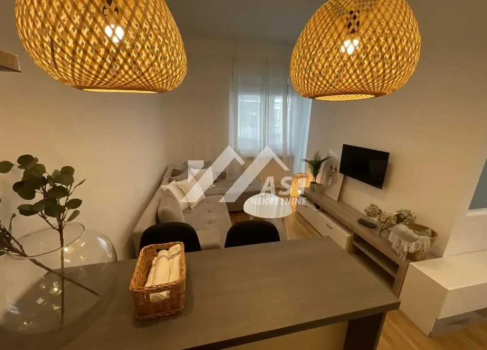 Izdavanje, dvosoban stan, 40m², Bulevar Oslobodjenja, Novi Sad Sve Podlokacije