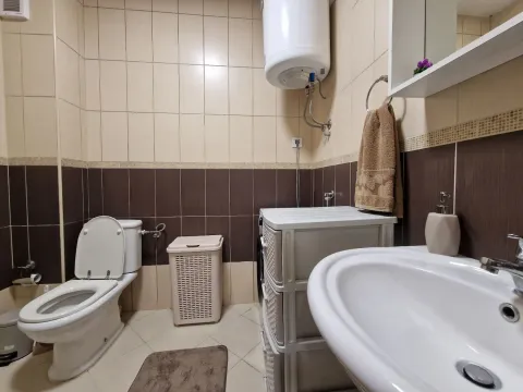 Rent, two bedroom apartment, 81m², Bečići, Budva - image 18