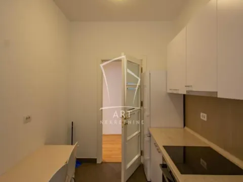 Izdavanje, trosoban stan, 94m², Vračar Hram, Vračar Sve Podlokacije - image 13