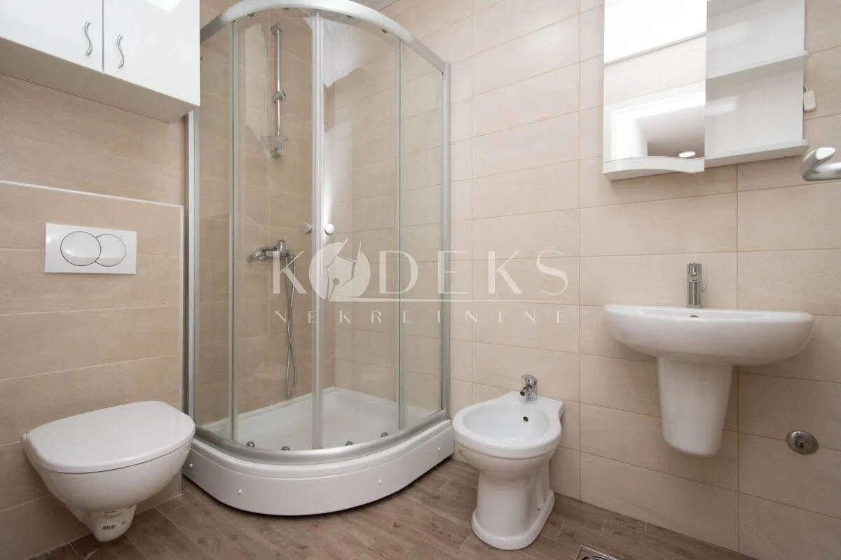 Rent, office space, 64m², City Kej, Podgorica